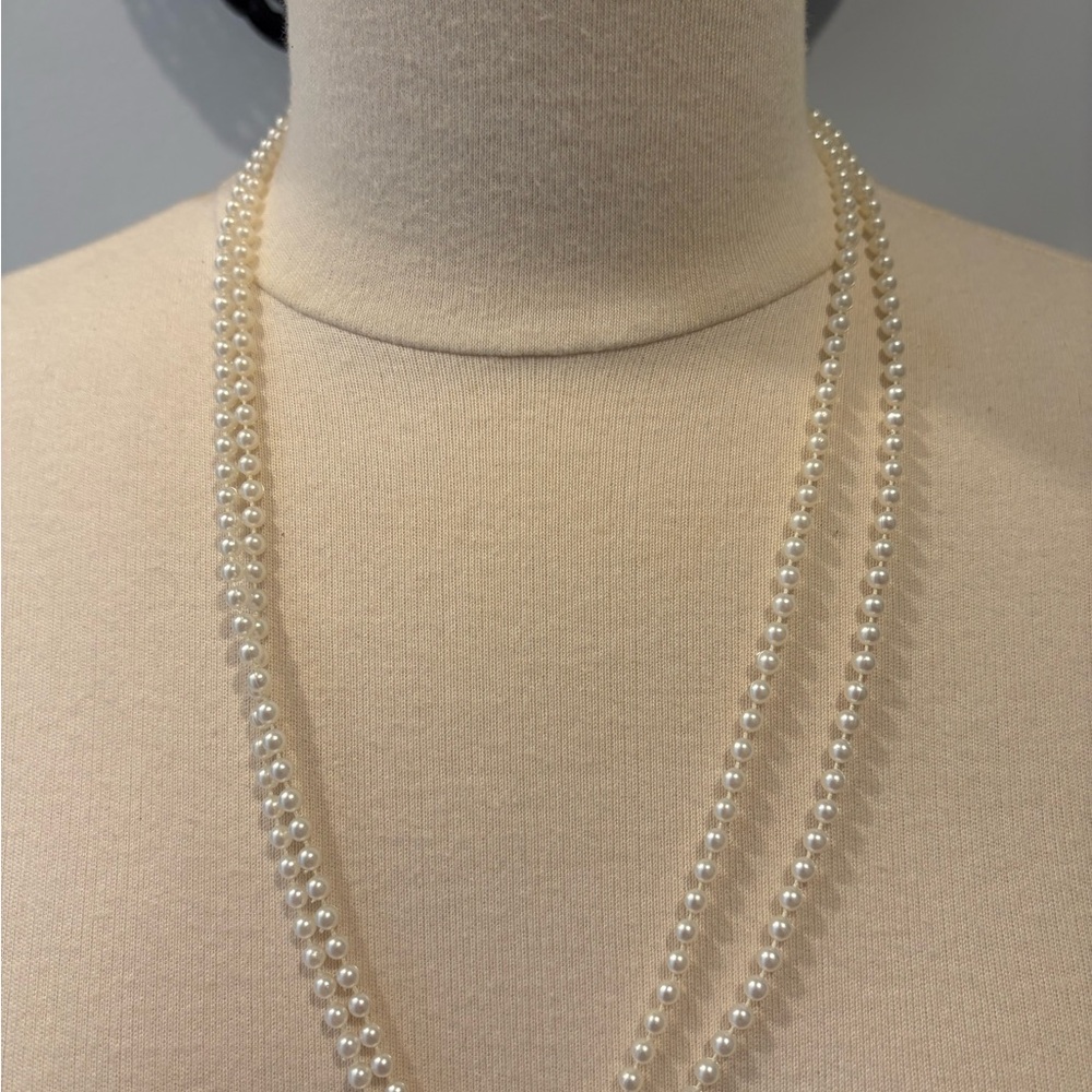 Vintage 80s Classic Cream Pearl Necklace